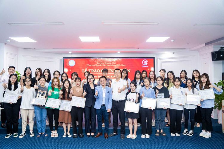 Lễ trao chứng nhận kết thúc khoá đào tạo